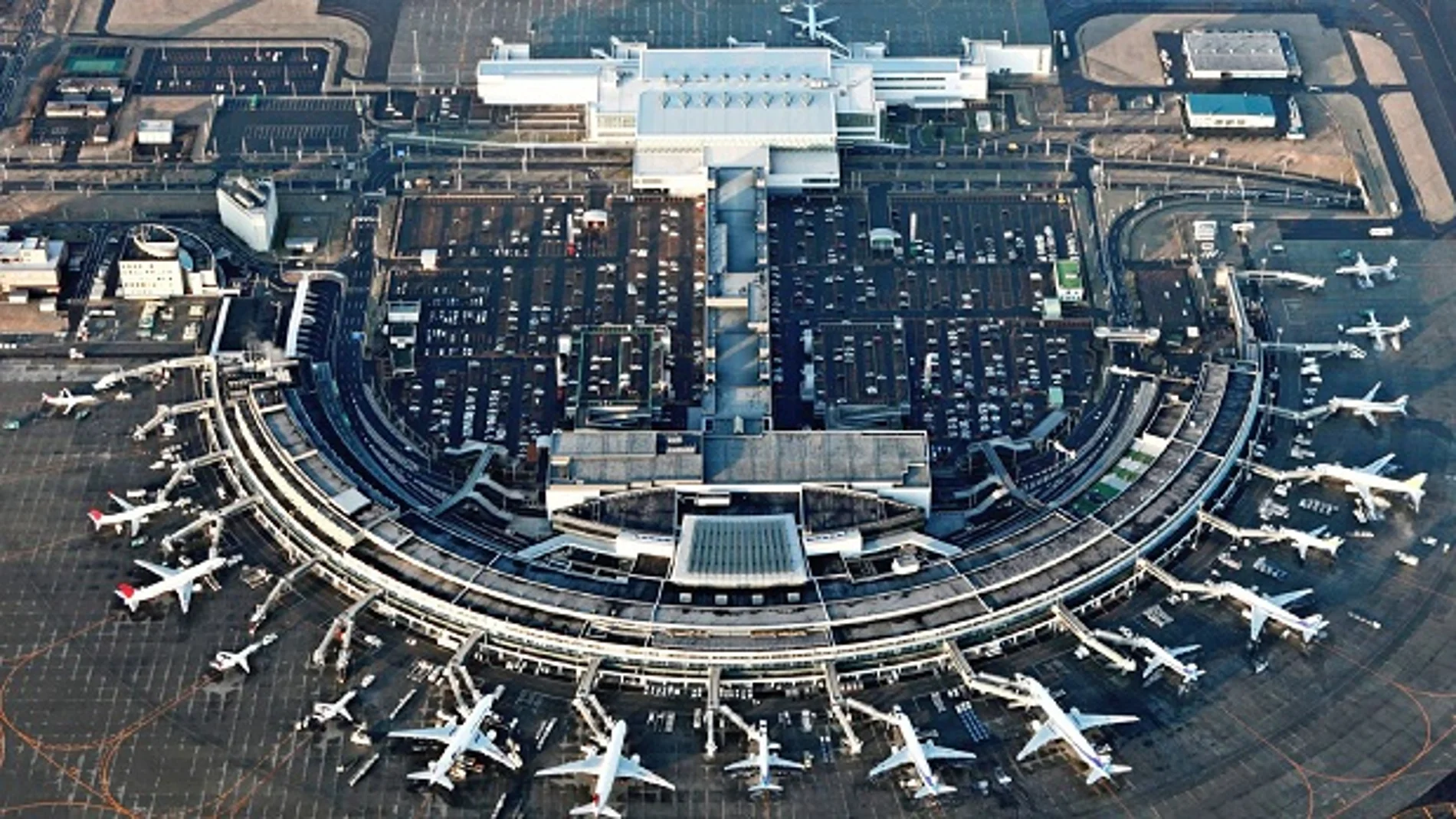 Caos en el Aeropuerto de Chitose: La desaparición de unas tijeras provoca la cancelación de 36 vuelos en pleno periodo vacacional Caos en el Aeropuerto de Chitose: La desaparición de unas tijeras provoca la cancelación de 36 vuelos en pleno periodo vacacional