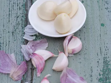 Ajos pelados y sin pelar Ajos pelados y sin pelar