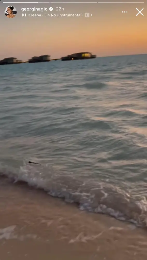 Trenza flotando en el mar Trenza flotando en el mar