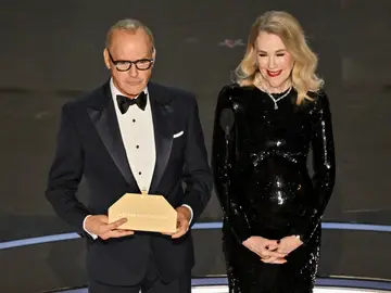Catherine O'Hara y Michael Keaton Catherine O'Hara y Michael Keaton