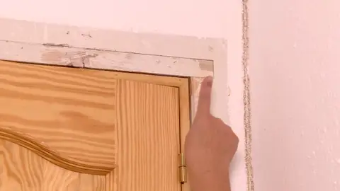 Mari ve cómo su casa se cae poco a poco por una plaga de termitas: "No me aseguran que no afecte a las vigas" Mari ve cómo su casa se cae poco a poco por una plaga de termitas: "No me aseguran que no afecte a las vigas"