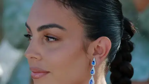 Georgina Rodríguez con el pelo recogido en una trenza Georgina Rodríguez con el pelo recogido en una trenza