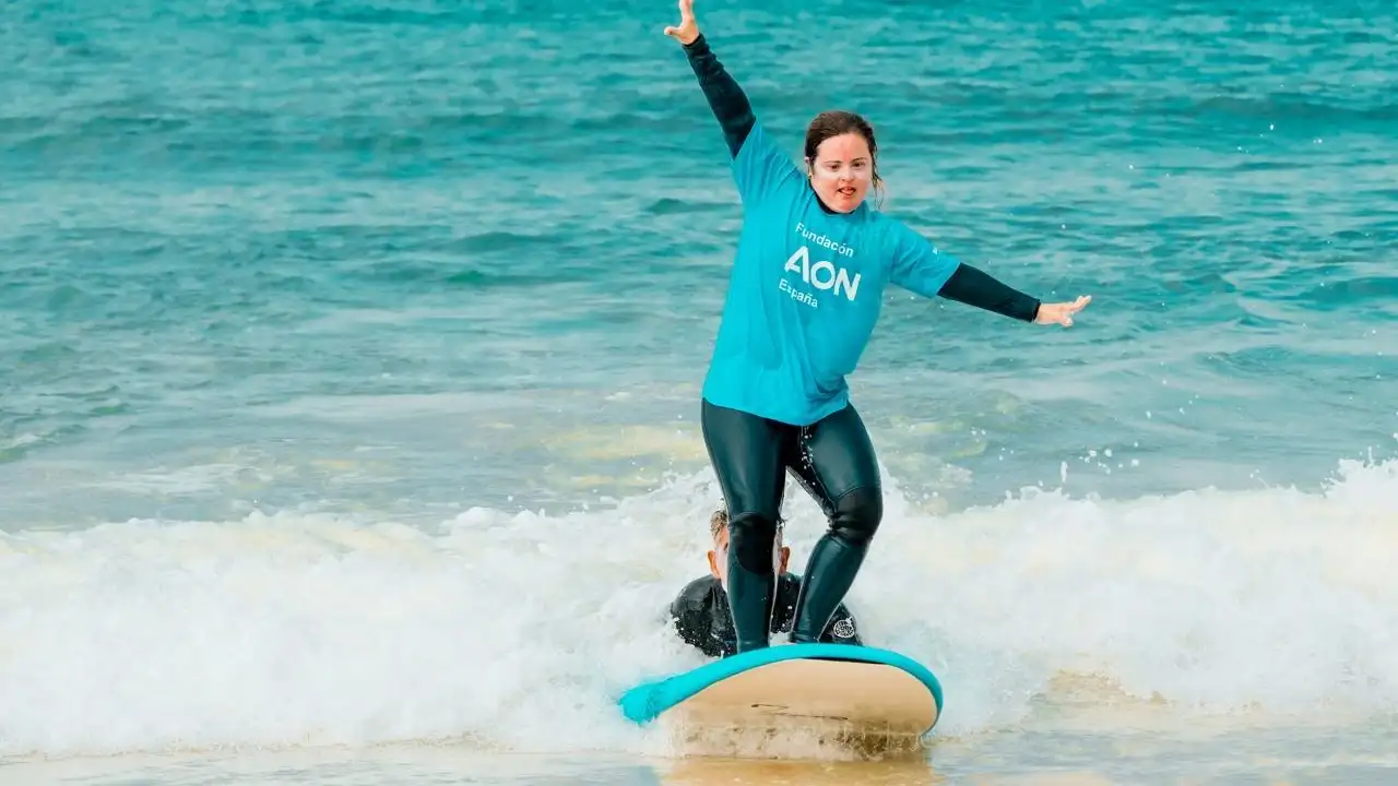 Una escuela de surf inclusiva para personas con discapacidad Una escuela de surf inclusiva para personas con discapacidad