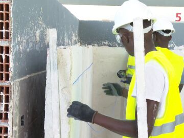 Inmigrantes trabajando en el sector de la construcción