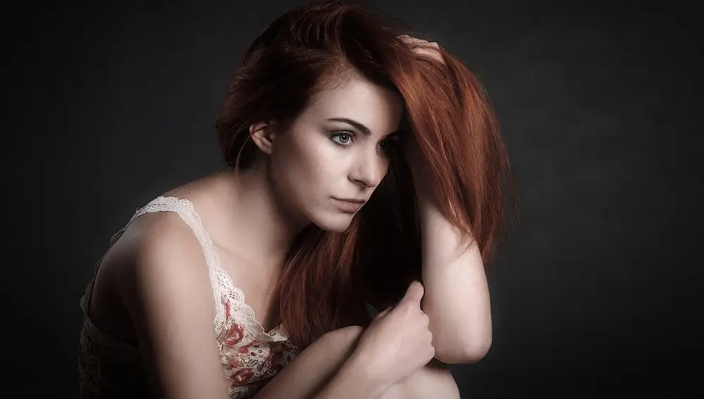 Mujer con aspecto depresivo Mujer con aspecto depresivo