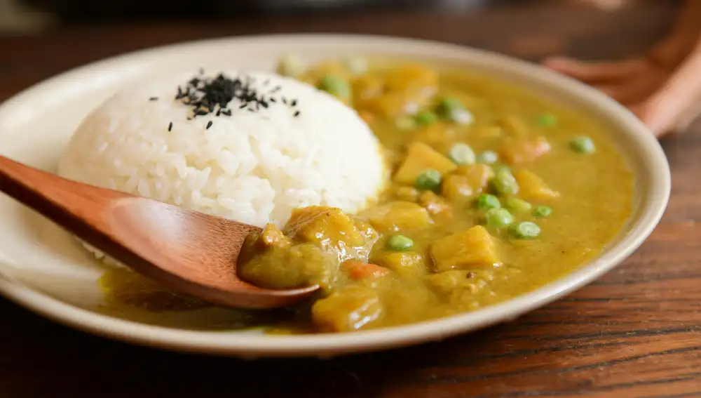 Arroz blanco con curry de pollo Arroz blanco con curry de pollo