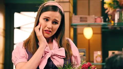 Joselito, decidido, le pide matrimonio a Claudia… ¡delante de doña Marta! Joselito, decidido, le pide matrimonio a Claudia… ¡delante de doña Marta!