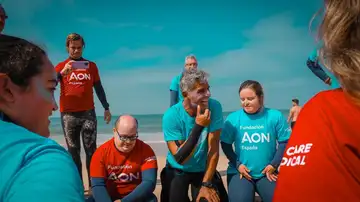 Escuela de surf para personas con discapacidad Escuela de surf para personas con discapacidad