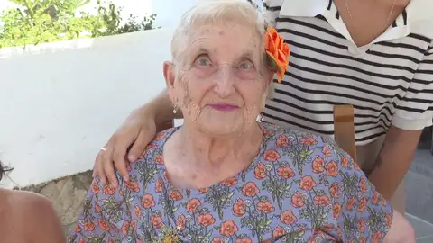 Pepa, la mujer que repartió 60.000 euros entre sus vecinos Antena 3 Noticias