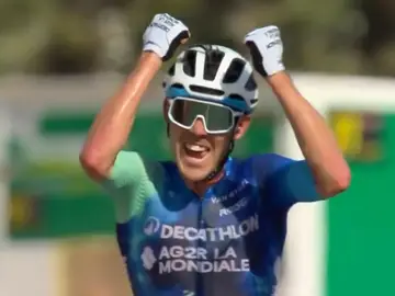 Ben O'Connor celebra su victoria en la etapa 6 de la Vuelta España Ben O'Connor celebra su victoria en la etapa 6 de la Vuelta España
