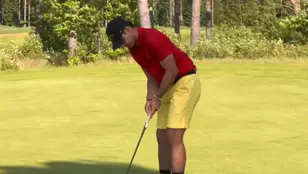 José Luis Ballester jugando al golf