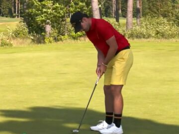 José Luis Ballester jugando al golf