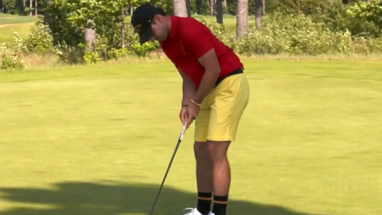 Jos&eacute; Luis Ballester jugando al golf