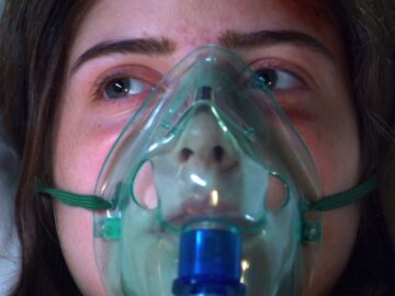 Sole vuelve a nacer: la joven consigue sobrevivir gracias a Agata 