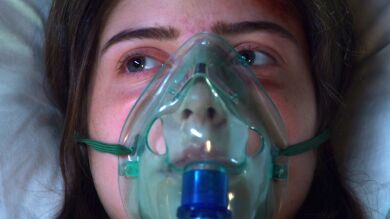 Sole vuelve a nacer: la joven consigue sobrevivir gracias a Agata 