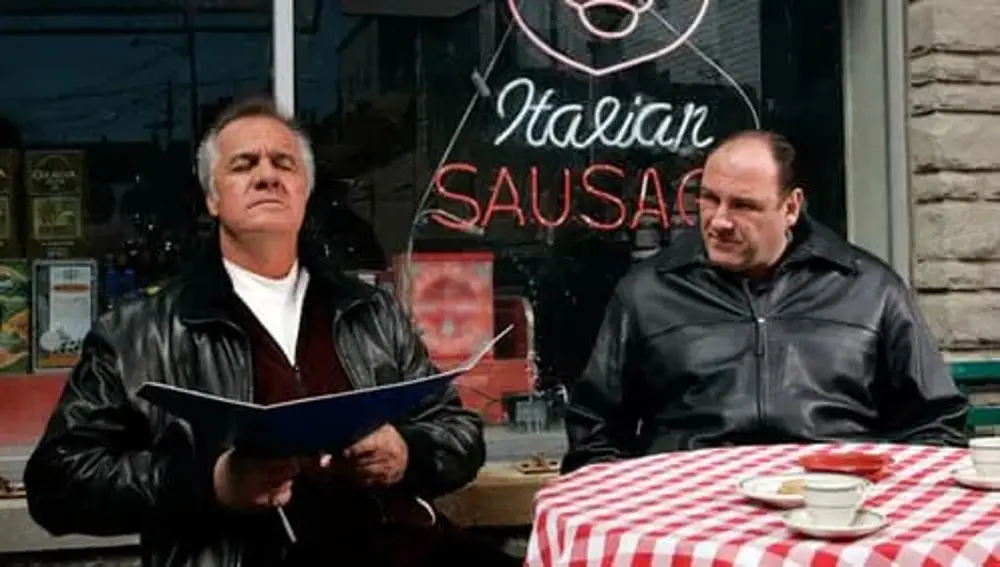 James Gandolfini y Tony Sirico en Los Soprano James Gandolfini y Tony Sirico en Los Soprano