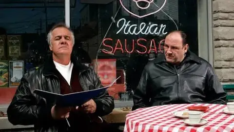 James Gandolfini y Tony Sirico en Los Soprano James Gandolfini y Tony Sirico en Los Soprano