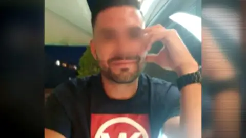 Mari Carmen, amiga y víctima del presunto estafador de las reformas: "Le he visto crecer y me ha engañado" Mari Carmen, amiga y víctima del presunto estafador de las reformas: "Le he visto crecer y me ha engañado"