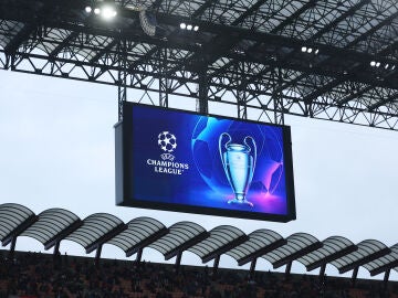 Imagen del logo y del trofeo de la Champions League