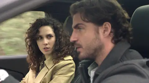 ¿El golpe de sus vidas? Cata y Yago consiguen unos importantes documentos de El Europeo ¿El golpe de sus vidas? Cata y Yago consiguen unos importantes documentos de El Europeo