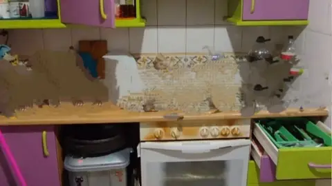 Ana ha pagado 11.000 euros por una reforma que no se ha llevado a cabo: "Desapareció tras el segundo pago" Ana ha pagado 11.000 euros por una reforma que no se ha llevado a cabo: "Desapareció tras el segundo pago"