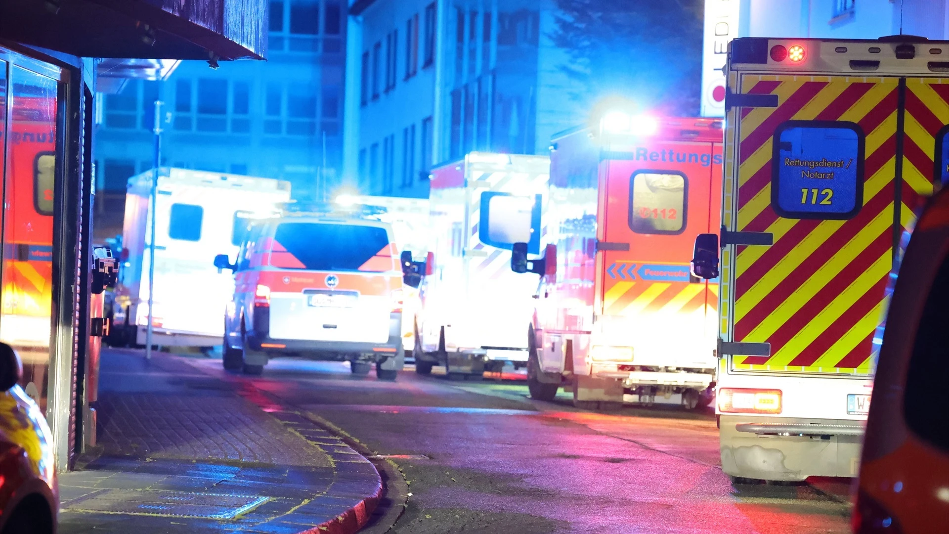 Varios muertos y numerosos heridos en un ataque con cuchillo en un festival de Solingen, Alemania Varios muertos y numerosos heridos en un ataque con cuchillo en un festival de Solingen, Alemania