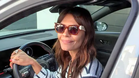 María José Suárez hablando con la prensa María José Suárez hablando con la prensa