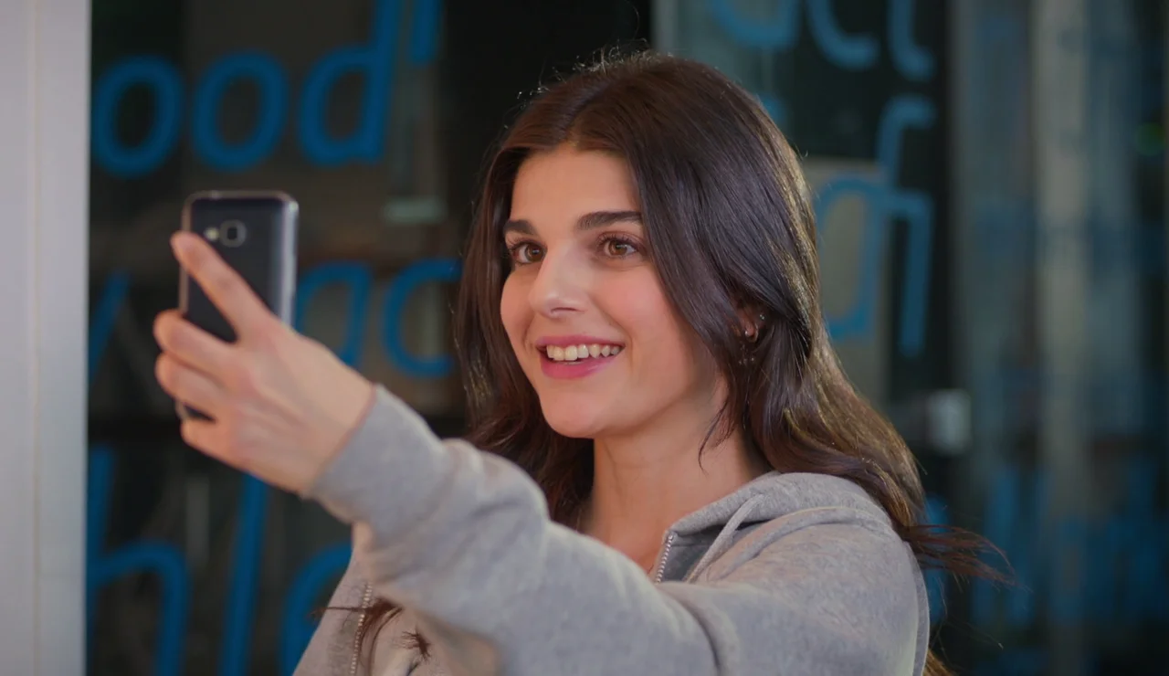 ¡Conoce a Cansu! La nueva joven rebelde que está revolucionando Hermanos