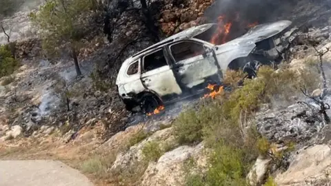 Hallan un cadáver dentro de un coche calcinado en el incendio forestal de Algimia de Almonacid (Castellón) Hallan un cadáver dentro de un coche calcinado en el incendio forestal de Algimia de Almonacid (Castellón)