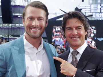 Glen Powell y Tom Cruise