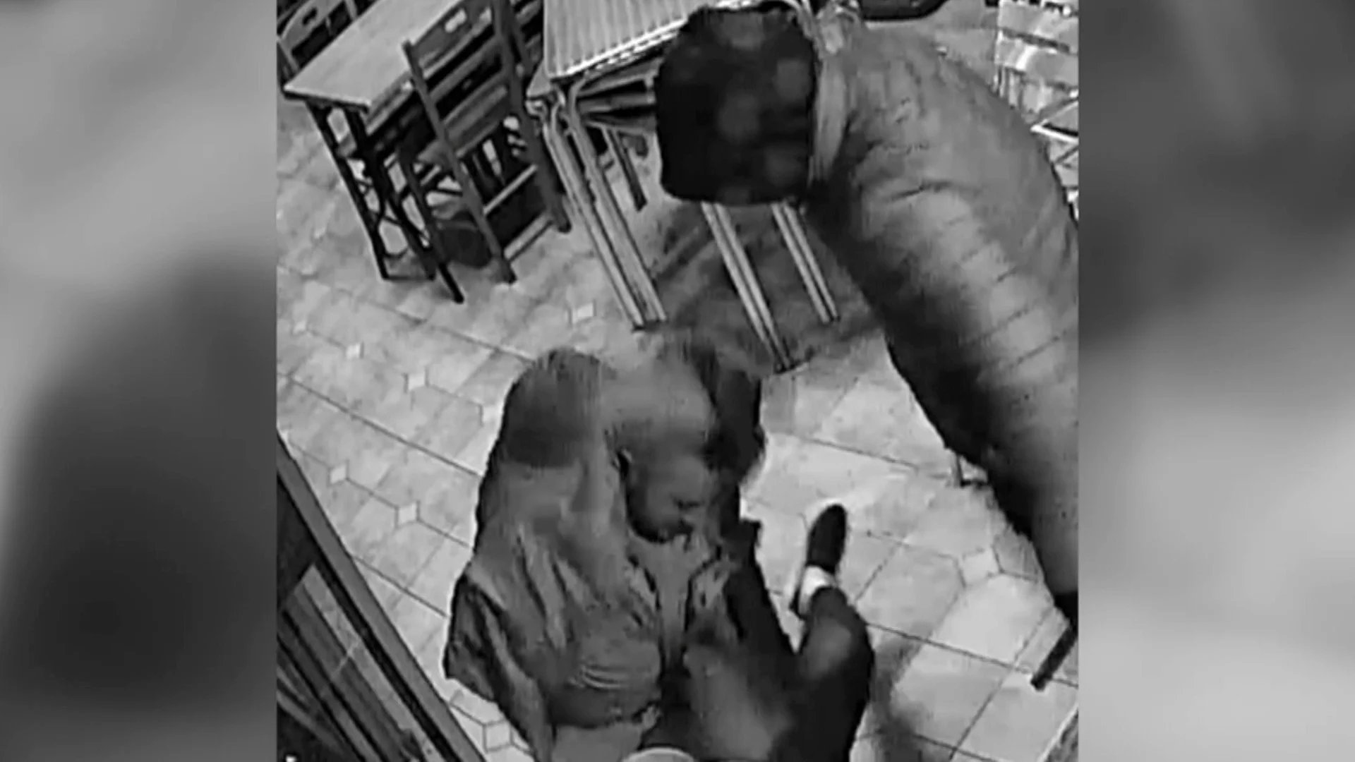 Los dos hombres buscados por dar una paliza a una mujer en Zaragoza Antena 3 Noticias