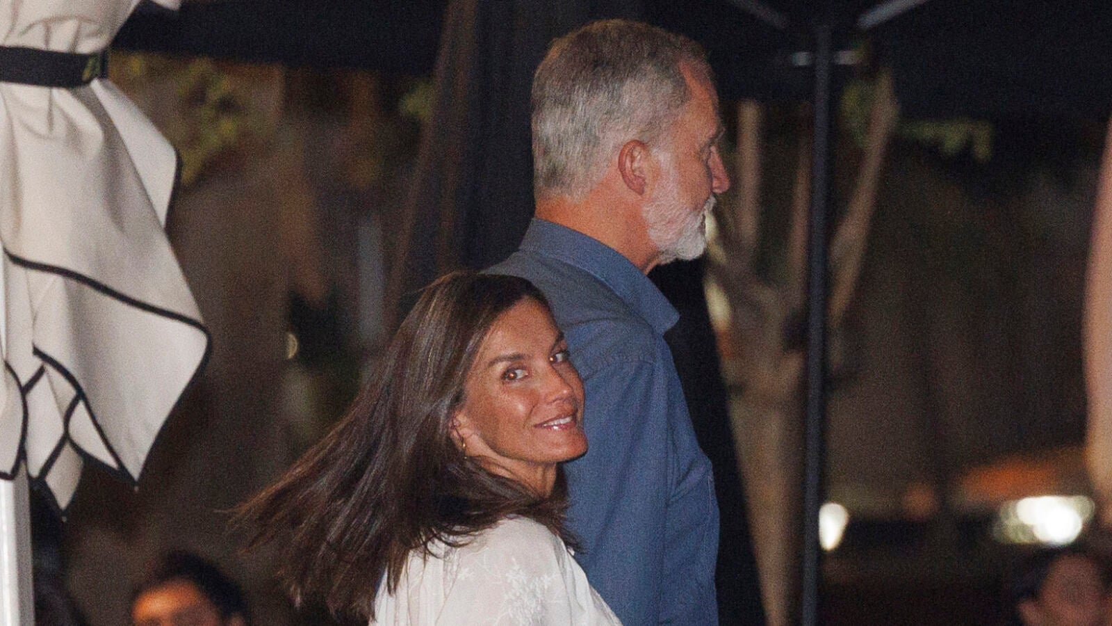 La cena solo para dos de los Reyes: Letizia sorprende por cómo ha vuelto de bronceada de sus vacaciones