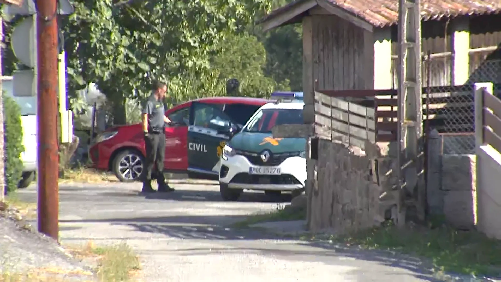 Detenido en directo 'Pichi', el vecino conflictivo que hace imposible a los vecinos de la aldea de Monteasnal Detenido en directo 'Pichi', el vecino conflictivo que hace imposible a los vecinos de la aldea de Monteasnal