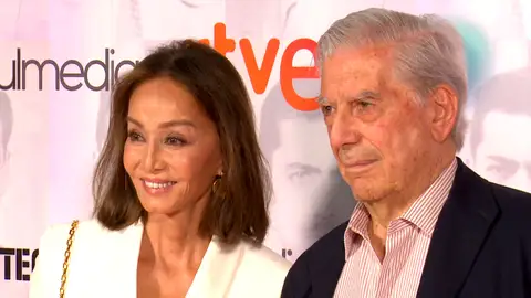Mario Vargas Llosa e Isabel Preysler eligen la misma ciudad para pasar unos días de vacaciones: Marbella Mario Vargas Llosa e Isabel Preysler eligen la misma ciudad para pasar unos días de vacaciones: Marbella