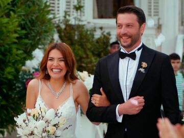 &iexcl;Boda triple!: Caner y Kumru dan la sorpresa y comparten su celebraci&oacute;n
