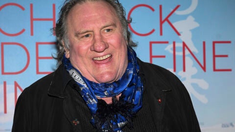 FILED - 12 January 2023, Berlin: French actor Gerard Depardieu attends the premiere of the film "The Taste of Small Things" at the Cinema Paris. Spanish journalist and author Ruth Baza has filed charges against against French actor Gérard Depardieu, accusing him of assaulting her during an interview in 1995, her spokeswoman Carmen Espinilla said on Wednesday, confirming a report in the Spanish newspaper La Vanguardia. Photo: Jens Kalaene/dpa (Foto de ARCHIVO) 12/01/2023 ONLY FOR USE IN S...