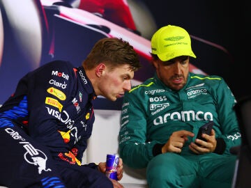 Fernando Alonso y Max Verstappen durante el GP de Países Bajos 2023