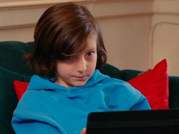 De beb&eacute;s a ni&ntilde;os grandes: &iexcl;as&iacute; han crecido Halit Can y Yildiz Su en el final de Pecado Original!