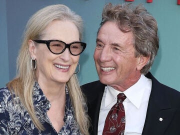 Meryl Streep y Martin Short en la presentación de la temporada 4 de Solo asesinatos en el edificio