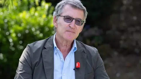 Feijóo pregunta a Sánchez si calla ante el "fraude" por "compromisos" de Zapatero y las "maletas de Delcy" Feijóo pregunta a Sánchez si calla ante el "fraude" por "compromisos" de Zapatero y las "maletas de Delcy"