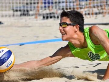 Guillem Comamala en una imagen jugando al voleyball