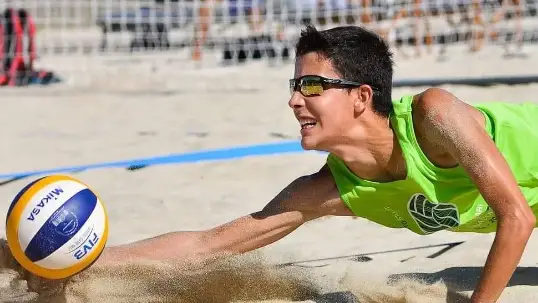 Guillem Comamala en una imagen jugando al voleyball Guillem Comamala en una imagen jugando al voleyball