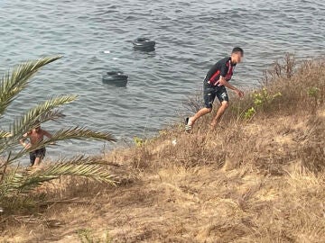 Menores migrantes llegando a Ceuta