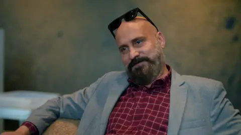 ¿Rafet traiciona a Yekta? Bülent descubre que el abogado se la ha jugado ¿Rafet traiciona a Yekta? Bülent descubre que el abogado se la ha jugado