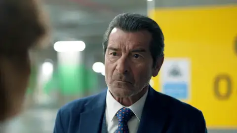 “Ya no existes”: Laçin comunica Yekta que lo ha eliminado de su libro “Ya no existes”: Laçin comunica Yekta que lo ha eliminado de su libro