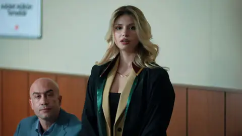 ¡Una tía orgullosa! A Ceylin se le cae la baba viendo a Parla en su primer juicio oficial como abogada ¡Una tía orgullosa! A Ceylin se le cae la baba viendo a Parla en su primer juicio oficial como abogada