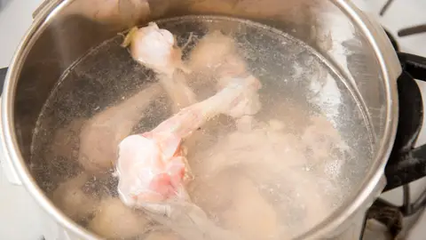 Preparación de caldo de huesos Preparación de caldo de huesos