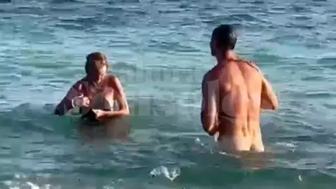 Desnudos y con mucha pasión: Lara Dibildos y Carlos Maturana protagonizan las imágenes más ardientes del verano Desnudos y con mucha pasión: Lara Dibildos y Carlos Maturana protagonizan las imágenes más ardientes del verano