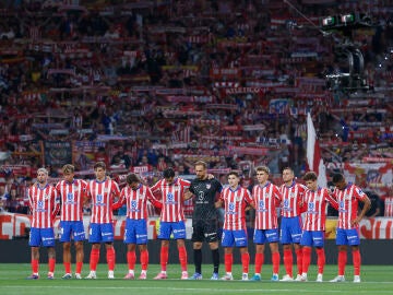 Minuto de silencio del Atlético por el pequeño Mateo