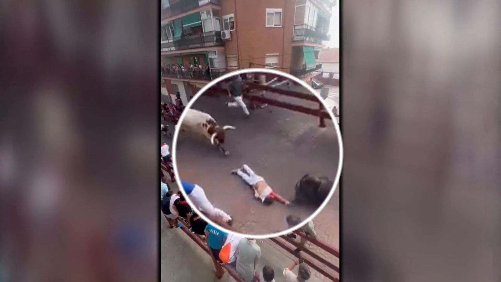 Vídeo | Un corredor recibe una cornada y sufre un traumatismo craneoencefálico en el primer encierro de San Sebastián de los Reyes